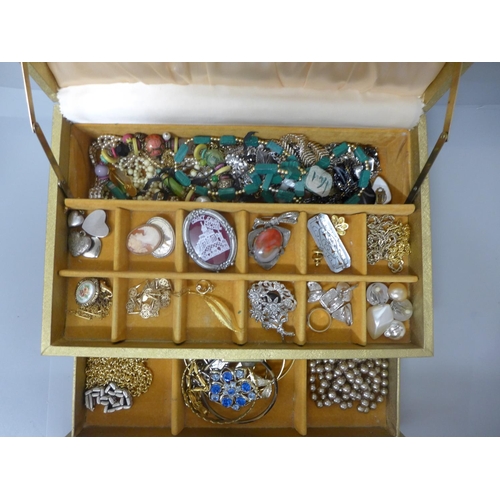 648 - A jewellery box and key, containing vintage and later costume jewellery