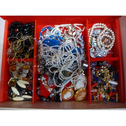 659 - A collection of costume jewellery including rings, brooches, necklaces, etc., in a jewellery box