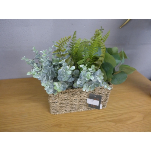 1308 - A display of artificial green ferns in a seagrass basket, W 20cms (67450313)   #