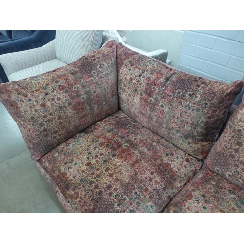 1468 - A floral psychedelic patterned velvet chaise