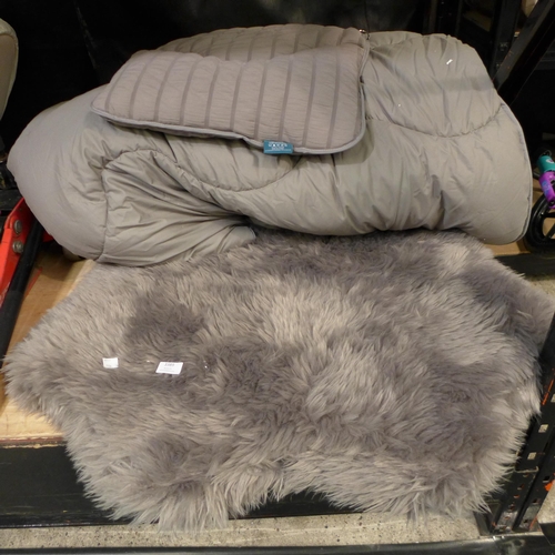 3389 - Mon Chateau Faux Fur Pet Bed and Night Owl Coverless Duvet  (250A -231,234)  * This lot is subject t... 