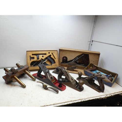 2018 - 9 Vintage wood planes