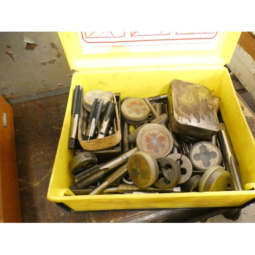 2032 - Engineer's tool chest with approx. 100 hand tools