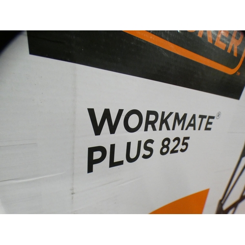 2109 - A Black and Decker 825+ workmate, boxed