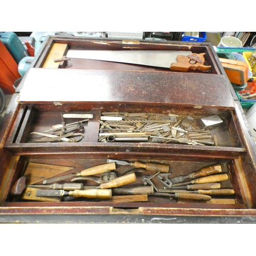 2116 - Vintage pine carpenter's tool chest with inner trays of vintage joinery tools