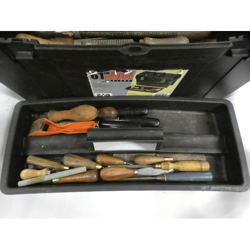 2122 - A tool chest and plastic Zag tool bag with approx 100 items of woodworking tools