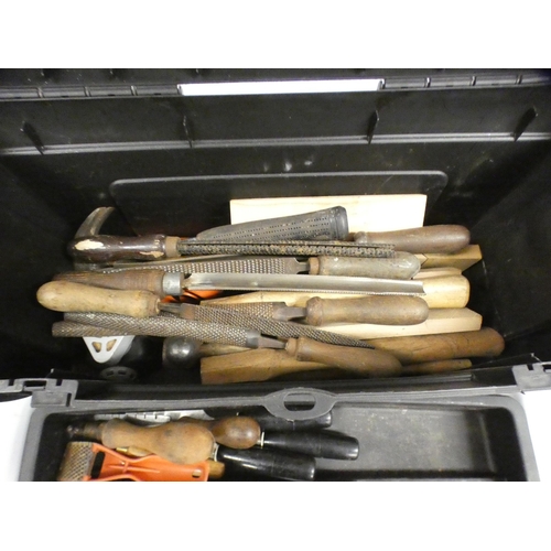 2122 - A tool chest and plastic Zag tool bag with approx 100 items of woodworking tools