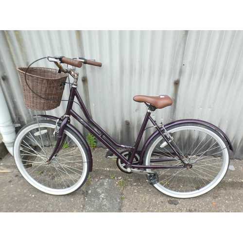 2151c - Lady's purple shopper sit up and beg Woodstock bike