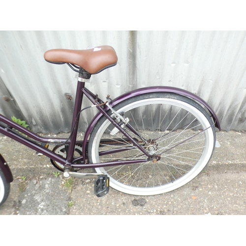 2151c - Lady's purple shopper sit up and beg Woodstock bike