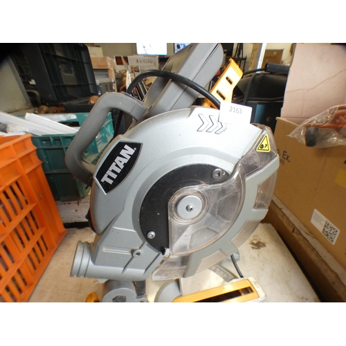 2163 - Black & Decker 240v hedge cutter with Titan mitre saw - both W