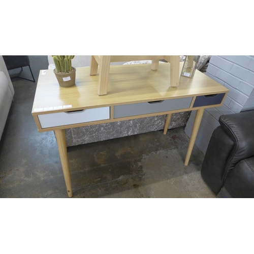 1706 - A Rainsby desk