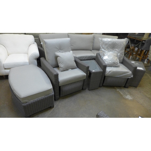 1581 - Steven Point 6 piece Wicker Theatre set, RRP £2249.91 + vat ( 4106-5)  * This lot is subject to vat ... 