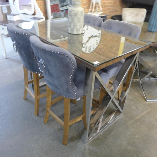 1610 - A Chennai bar table with glass top and a set of four grey Arlo bar stools - damaged stools