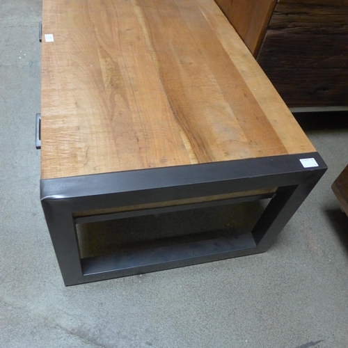 1618 - A Fire 2.0 coffee table