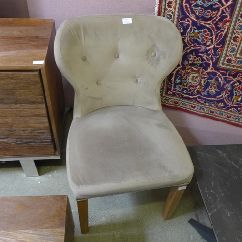 1621 - An Arlo taupe chair