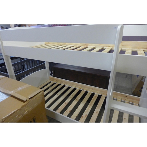 1633 - A white painted bunk bed