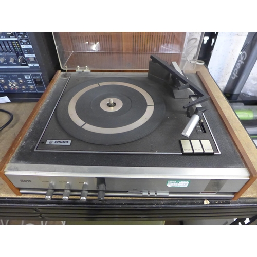 2257 - Philips stereogram (record player-radio) and speakers