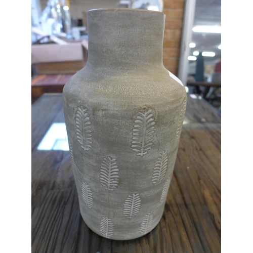 1611 - A fern textured stone grey stoneware vase, H 31 cms (70-61420)   #