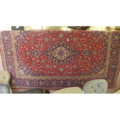 1622a - A fine hand woven Persian Cashan carpet, traditional floral medallion design, 300 x 200cm