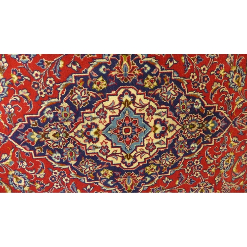 1622a - A fine hand woven Persian Cashan carpet, traditional floral medallion design, 300 x 200cm