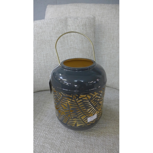 1445 - A leaf design lantern, H 26cms (SY008511)   #