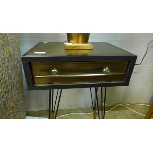 1399 - A metal single drawer side table