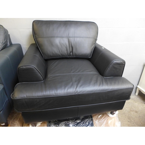 1466 - A Camden-flex dollaro black leather standard chair