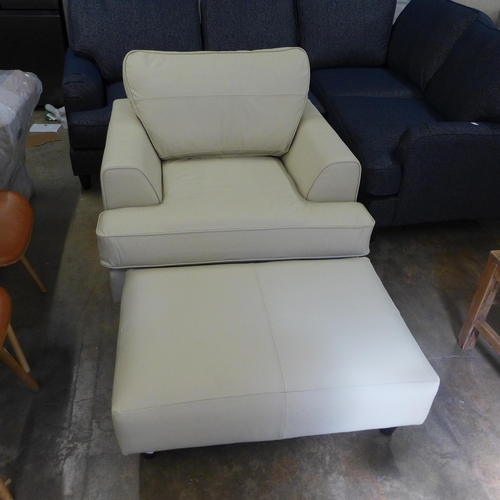 1472 - A Camden-flex dollaro pebble leather standard chair with banquette footstool