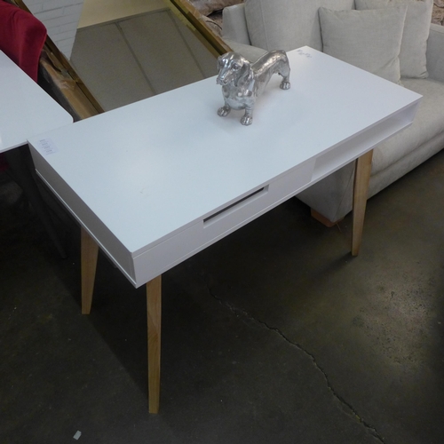 1419 - A Dimley desk