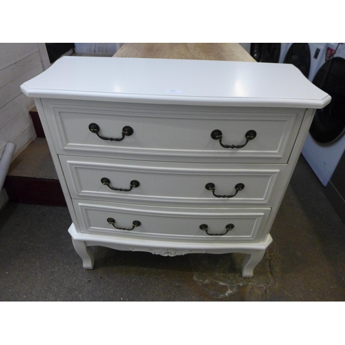 1432 - A white three drawer chest