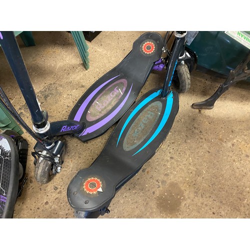 2317 - 3 Electric scooters: 2 Razor and 1 Wired, with batteries - no chargers - Police repossession