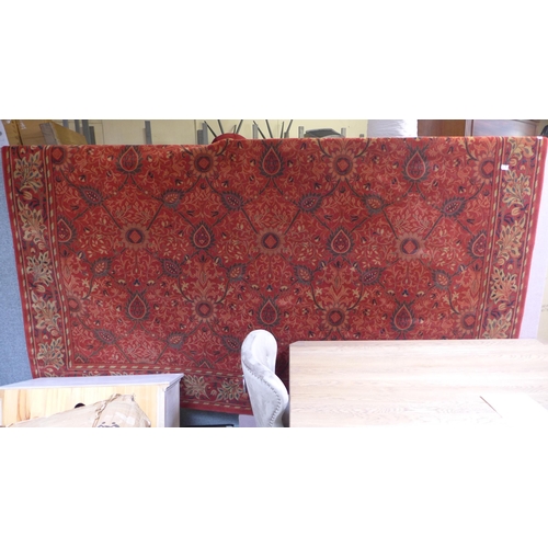 1570 - A large rug, approximately 300x400cm