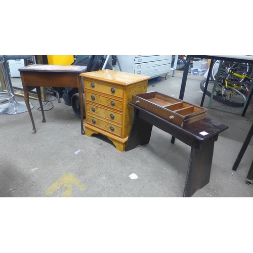 2293 - 3 Vintage side tables