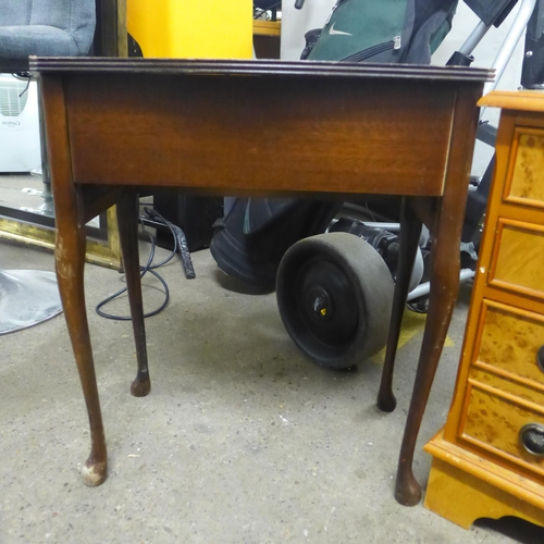 2293 - 3 Vintage side tables