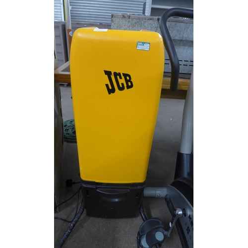 2295 - JCB JCB-GSB-1800 garden shredder