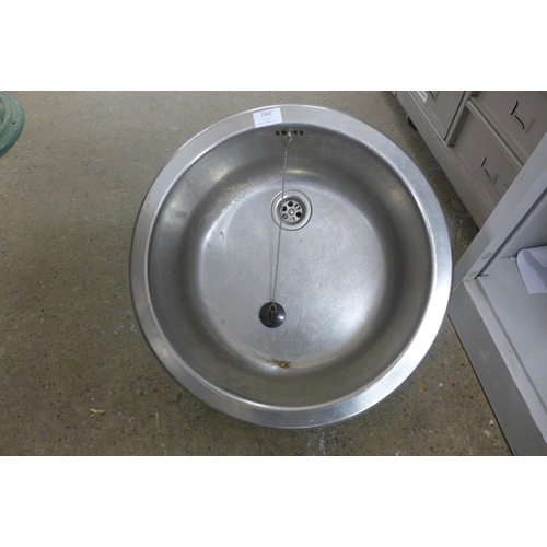 2302 - Stainless steel round basin sink with waste