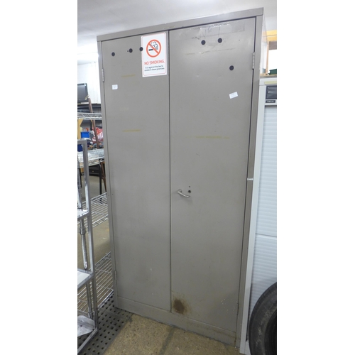 2310 - A Roneo Vickers 180cm tall 2 door metal cabinet, no key