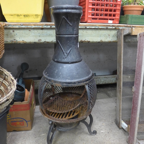 2350 - Cast metal fire pit/chimenea