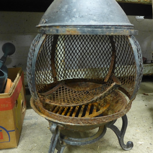 2350 - Cast metal fire pit/chimenea