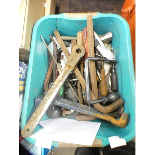 2039 - A blue tub of approx. 20 various hand tools