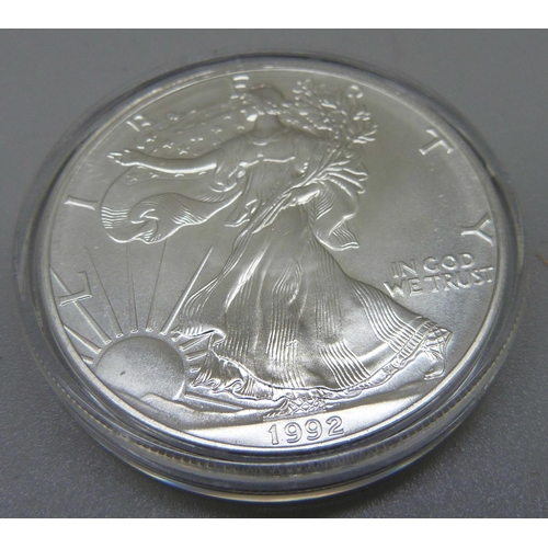 1034 - A 1oz fine silver silver dollar in capsule, 1992