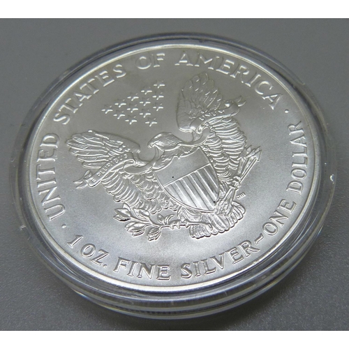 1040 - A USA 1oz fine silver one dollar coin, 1993