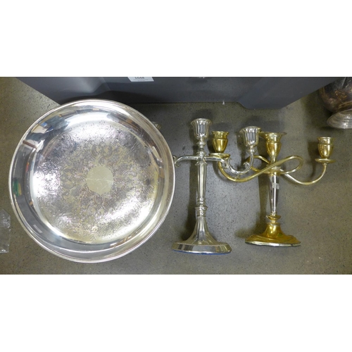 1048 - A box of silver plate **PLEASE NOTE THIS LOT IS NOT ELIGIBLE FOR POSTING AND PACKING**