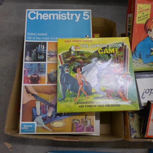 1081 - Three boxes of vintage jigsaw puzzles and some parlour games **PLEASE NOTE THIS LOT IS NOT ELIGIBLE ... 