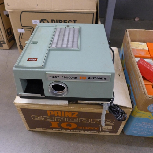 1086 - A large quantity of photo slides and three slide projectors **PLEASE NOTE THIS LOT IS NOT ELIGIBLE F... 