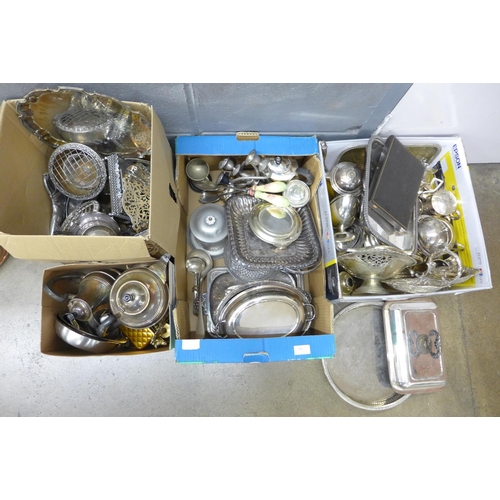 1091 - A large collection of silver plated items and other metal ware, (four boxes) **PLEASE NOTE THIS LOT ... 