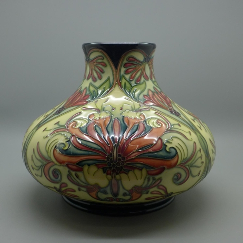 602 - A large Moorcroft squat vase, JW and 2004 backstamp, 17cm