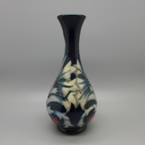 605 - A Moorcroft Snakeshead vase, '95 backstamp, 17cm