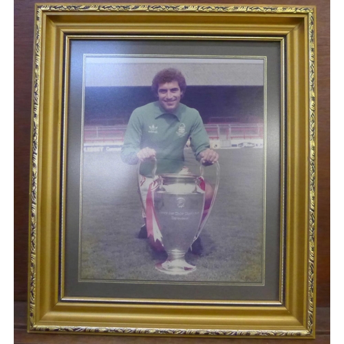 614 - A signed Peter Shilton photograph in Nottingham Forest kit, taken with the European Cup, framed