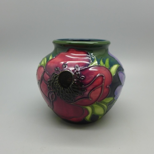 631 - A small Moorcroft Anemone vase, 7cm